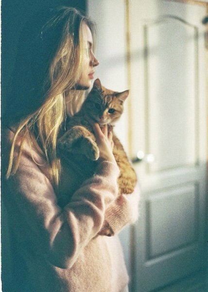 Девушка кошка