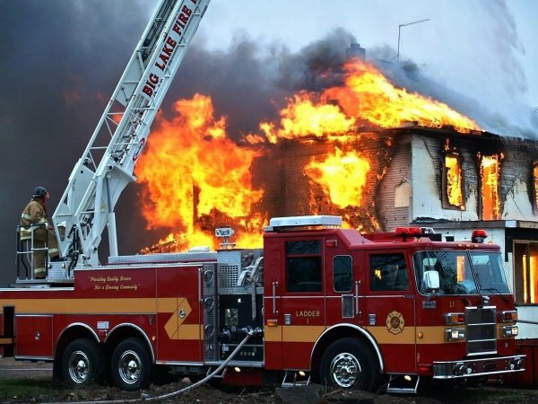 Картинки огонь пожарная машина (49 фото)