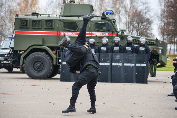 Броневик патруль военной полиции