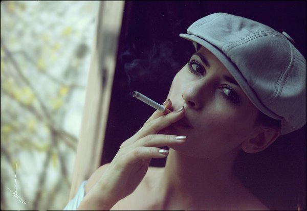 Картинки девушка с сигаретой (49 фото)