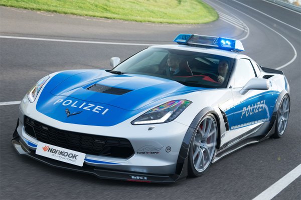 Полицейский Chevrolet Corvette