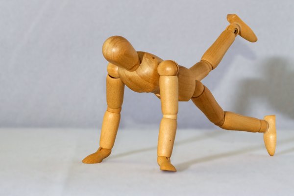 Фигурки людей из дерева