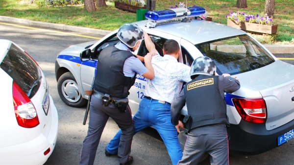 Полицейский на угнанном автомобиле