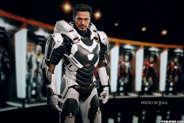 Hot Toys Iron man Starboost