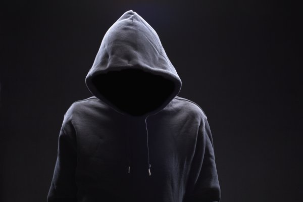 Человек в капюшоне