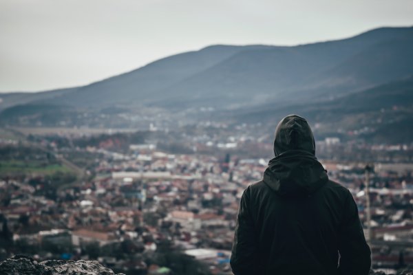 Человек в капюшоне