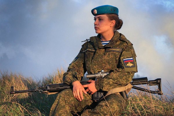 Женщины военные