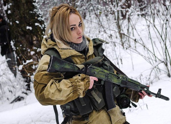 Военные девушки зимой