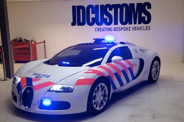 Полицейская машина Bugatti Veyron