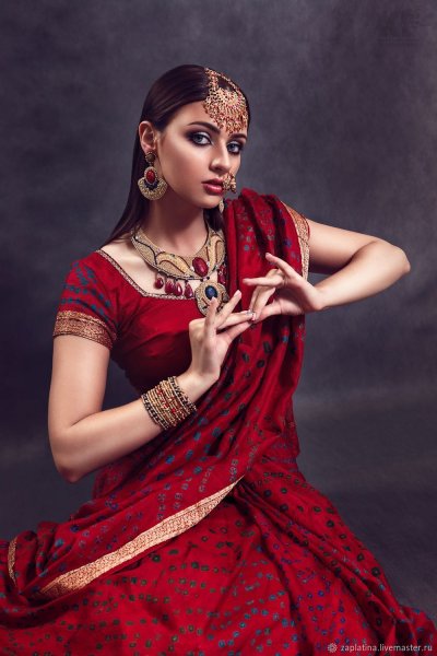 Ileana d Cruz в Сари
