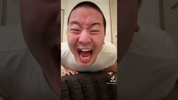 Тик токер китаец