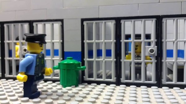Лего полицейский участок побег из тюрьмы