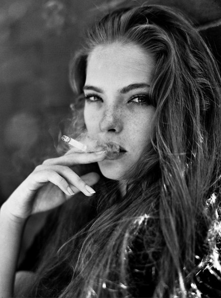 Картинки курящая девушка (48 фото)