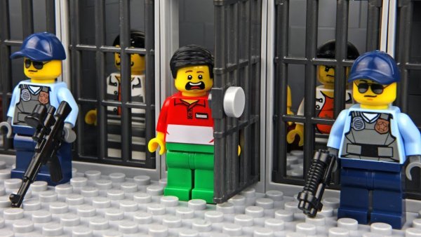 Лего побег из тюрьмы