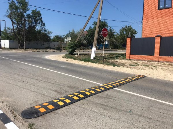 Искусственная неровность лежачий полицейский
