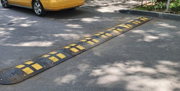 Лежачий полицейский в Москве