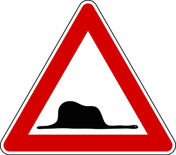 Знак лежачий полицейский