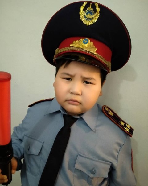 Полицейский казах