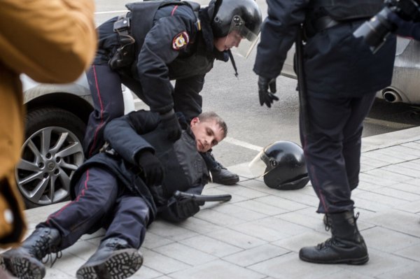 Нападение на сотрудника полиции