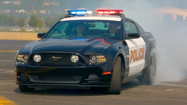 Форд Мустанг 2000 Police