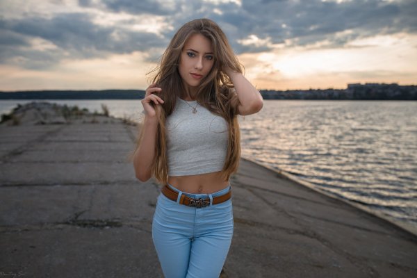 Красивые девушки в джинсах
