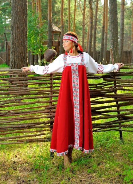 Нарядный русский сарафан