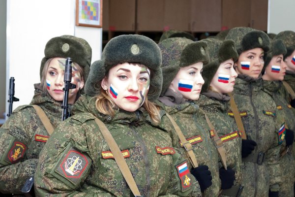 Женщины военные