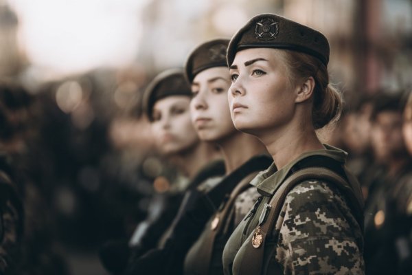 Женщины военные