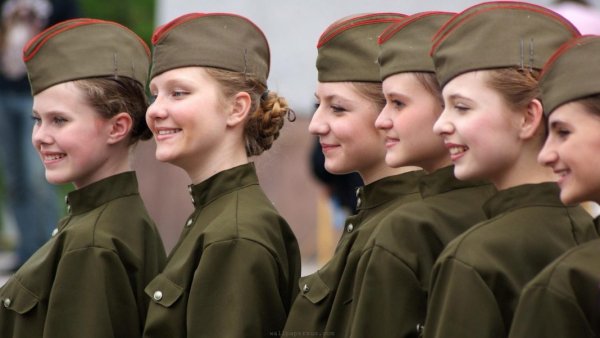 Женщины военные