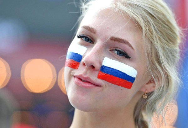 Флаг на щеке