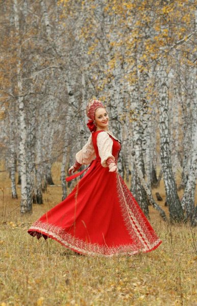 Русский национальный костюм красивый