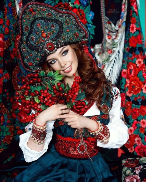 Маргарита Карева кокошник