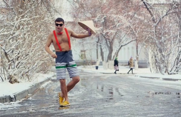 Парни в шортах
