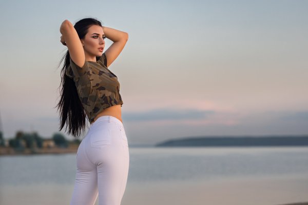Абелла Джейн в лосинах