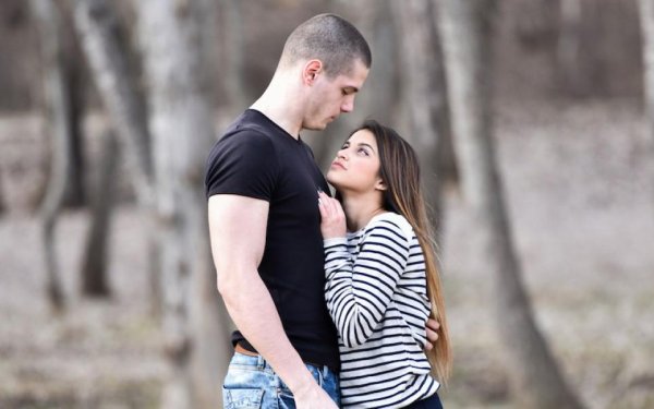 Селена Гомес поцелуй