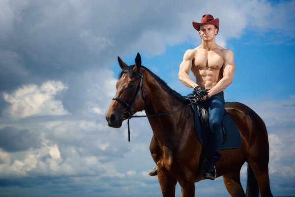 Верхом на мужчине