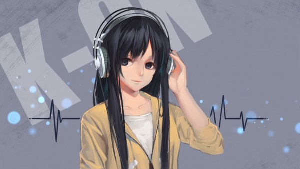 Akiyama mio в наушниках