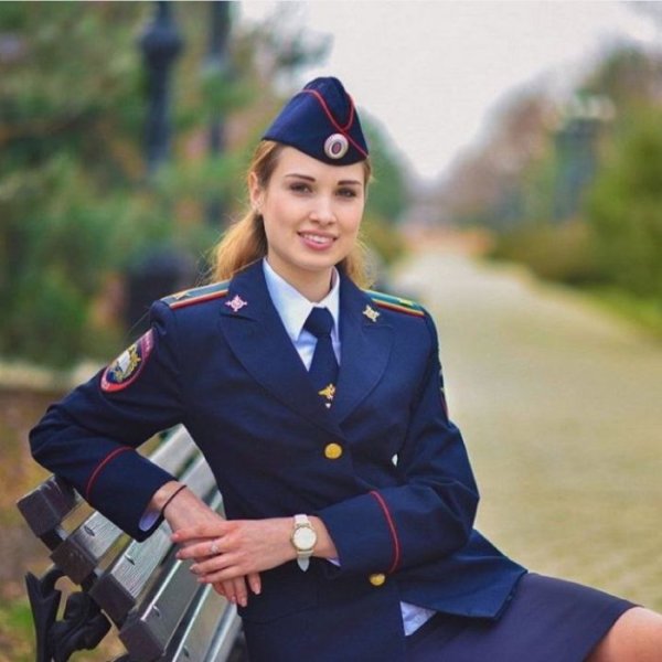 Девушки в форме