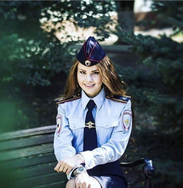 Женщина полицейский