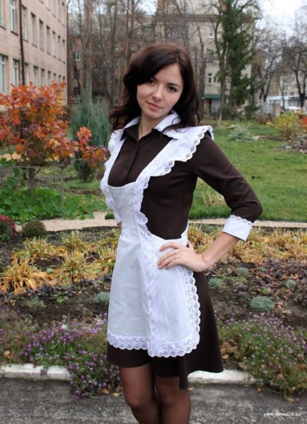 Ученицы в школьной форме