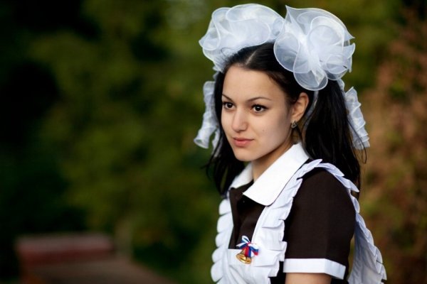 Прически на 1 сентября с бантами