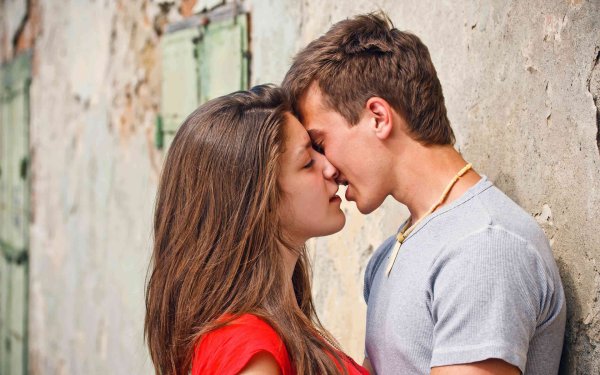 Картинки парня и девушки целующихся (50 фото)
