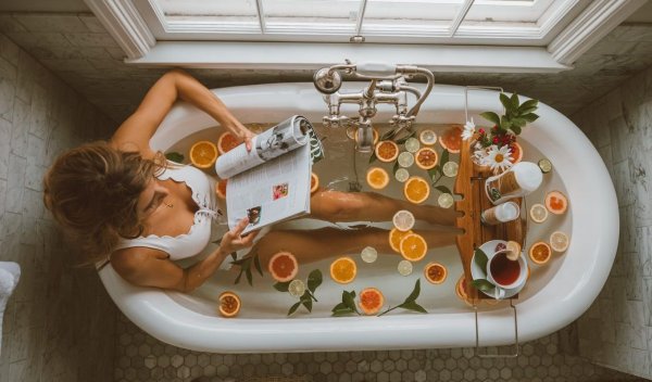 Ванна с апельсинами