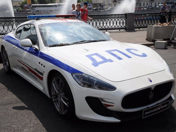 Полицейский автомобиль