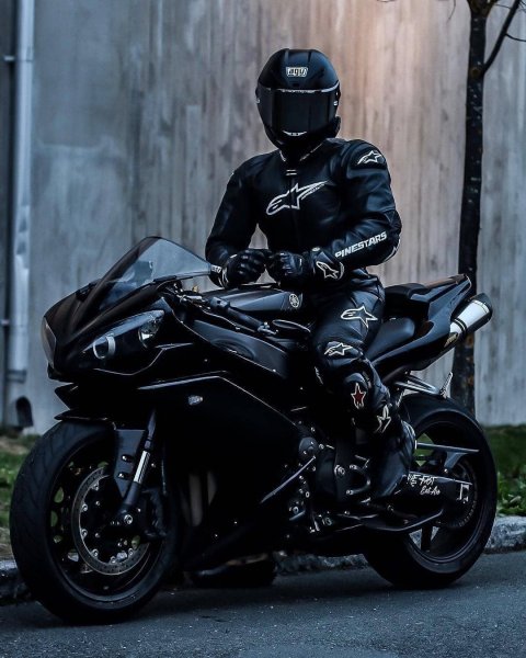 Yamaha r1 Biker