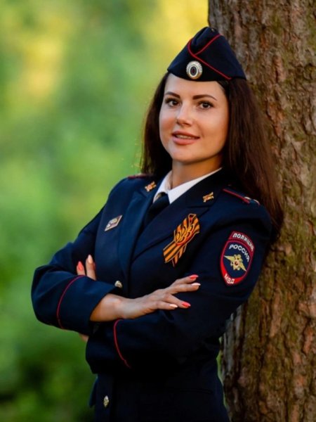 Девушка полицейский