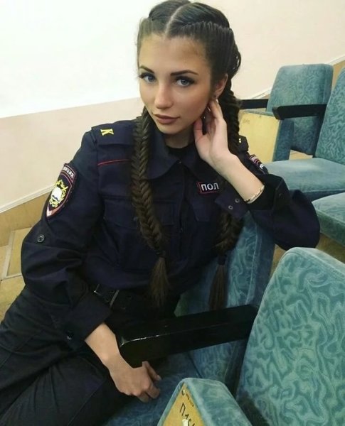 Женщина полицейский