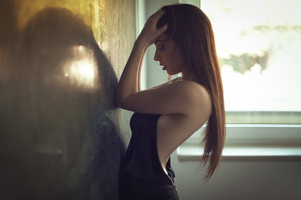 Красивые девушки с боку
