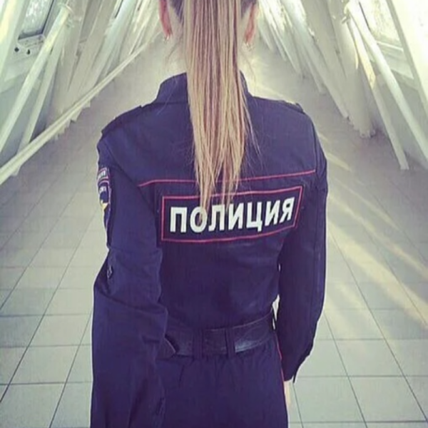 Девушки полицейские сзади