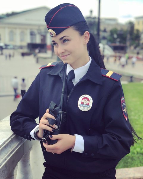 Женщина полицейский